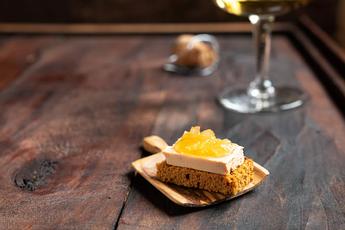 Réglementation sur la production et la vente de foie gras en France et en Europe : une analyse juridique approfondie