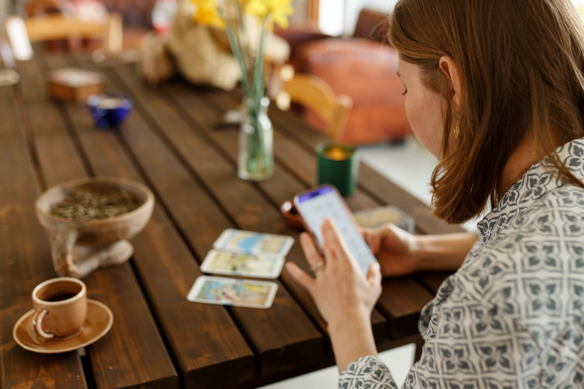 Le Cadre légal de la voyance par téléphone : ce que vous devez savoir